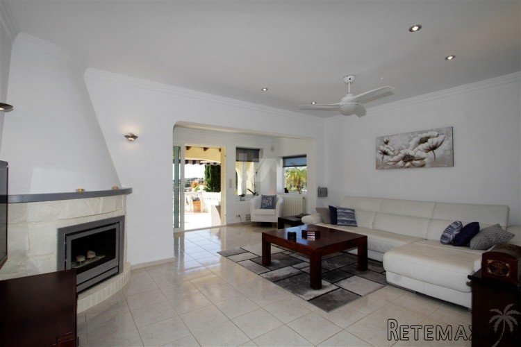 This lovely single storey villa with sea and open views is.. - 6