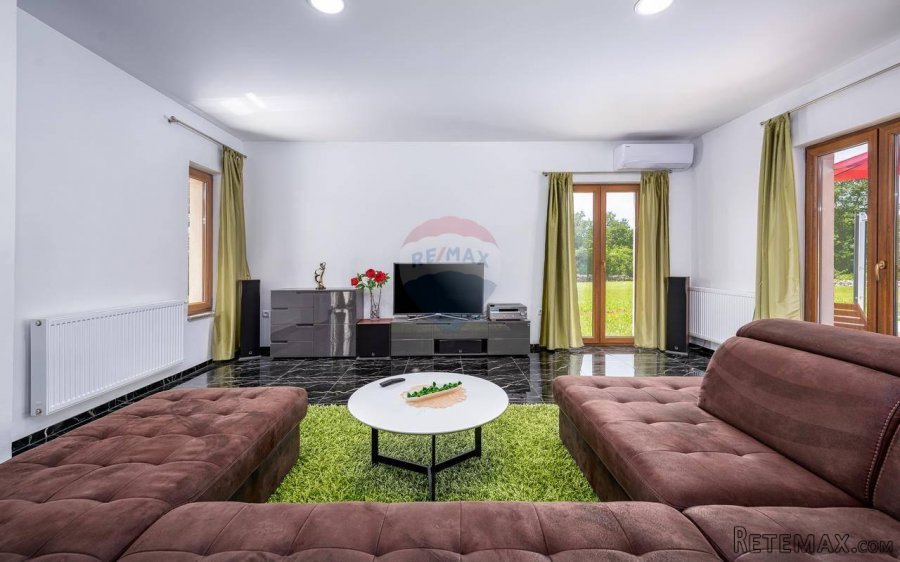 Pazin, okolica, zanimljiva kuća na 11000 m2 okućnice - 7
