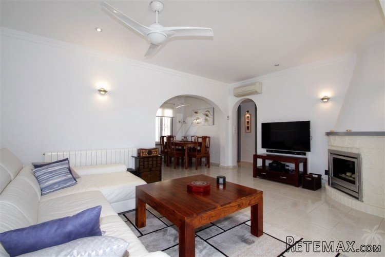This lovely single storey villa with sea and open views is.. - 7
