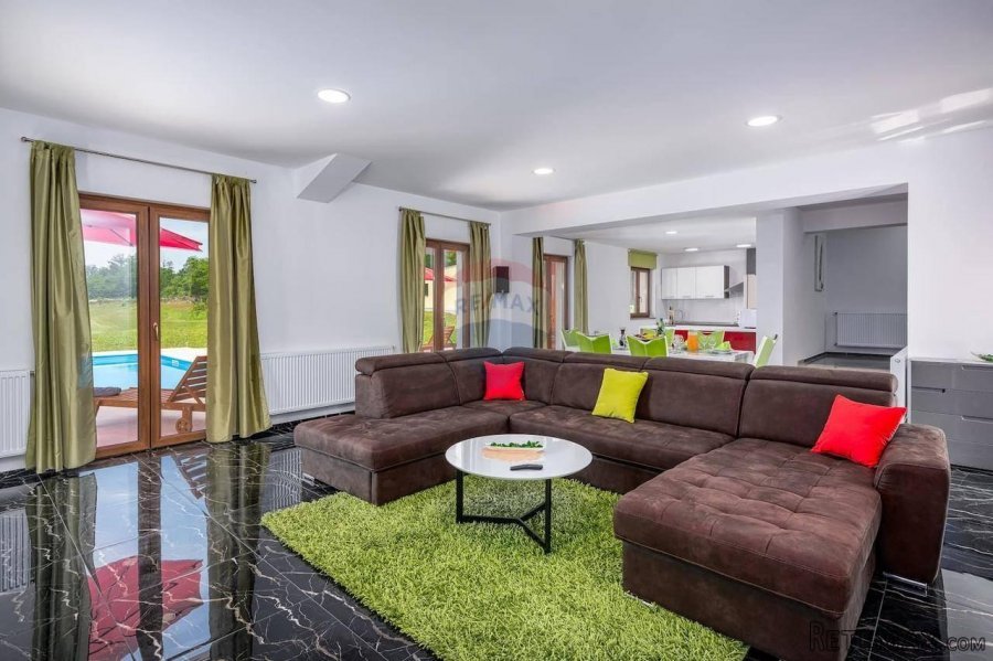 Pazin, okolica, zanimljiva kuća na 11000 m2 okućnice - 8