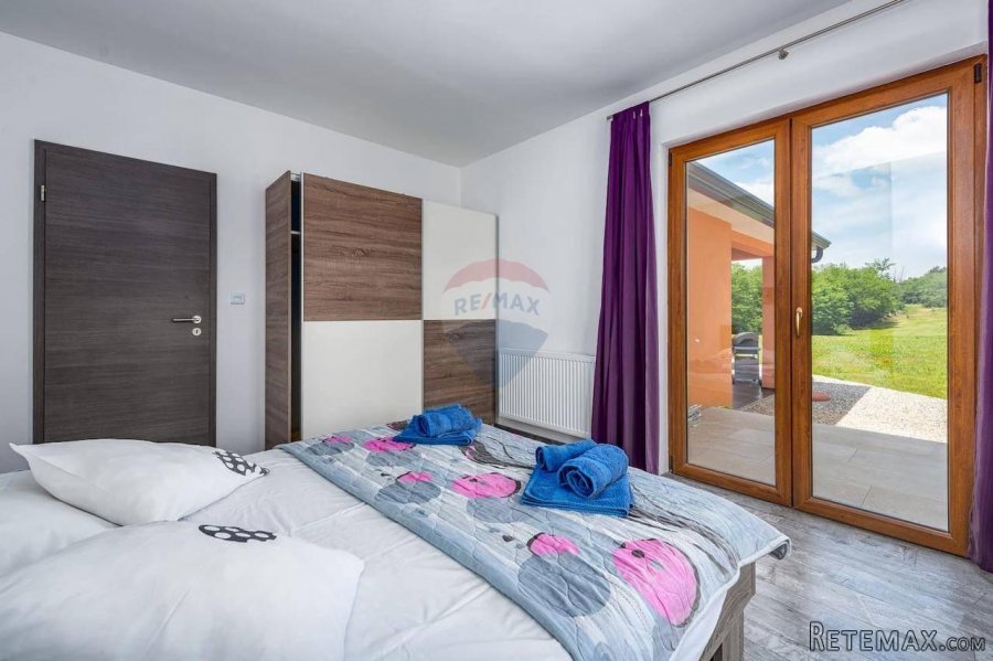 Pazin, okolica, zanimljiva kuća na 11000 m2 okućnice - 9