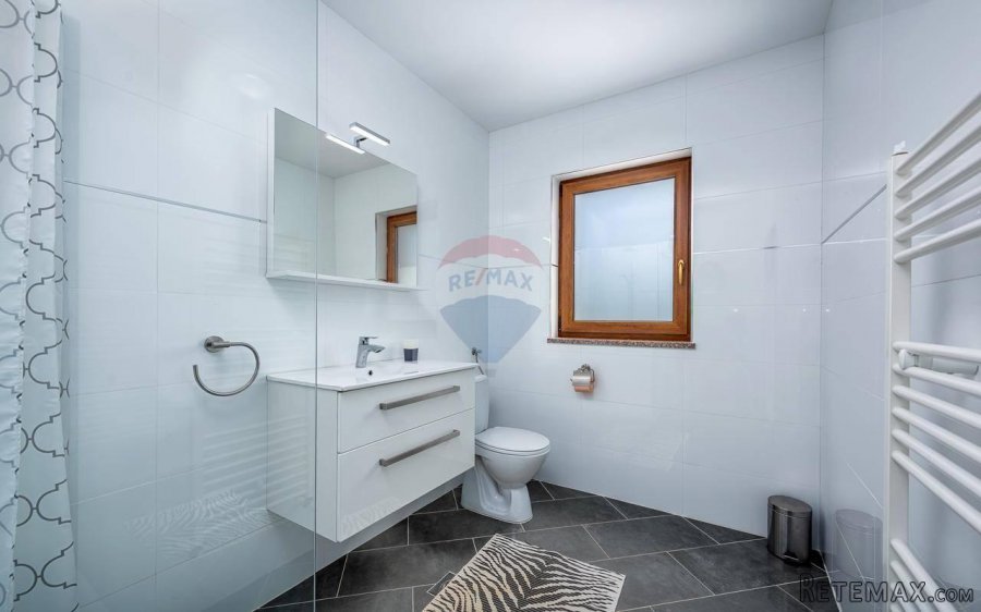 Pazin, okolica, zanimljiva kuća na 11000 m2 okućnice - 10