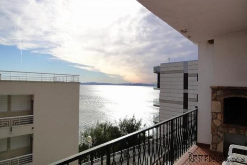 ROSES: Apartment with sea view and near..