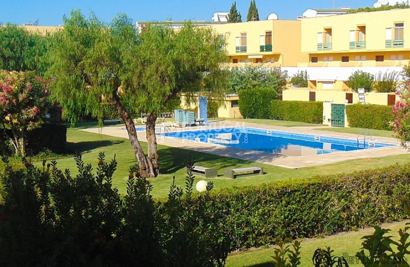 Fantastic Duplex 3 Bed in Private Condo..