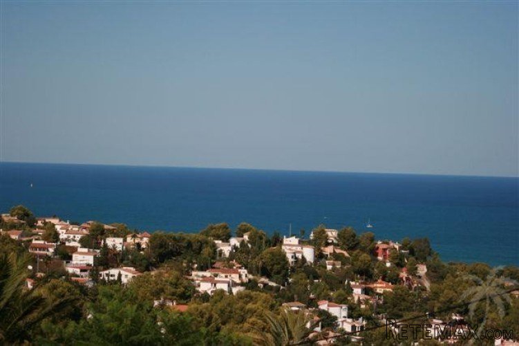 Beautiful sea and panoramic views from this super detached.. - 2