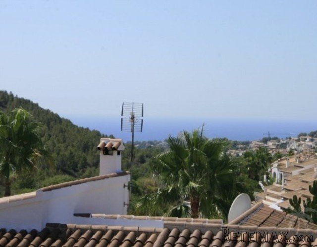Villa for sale in the Valley of Portet with sea views down.. - 2