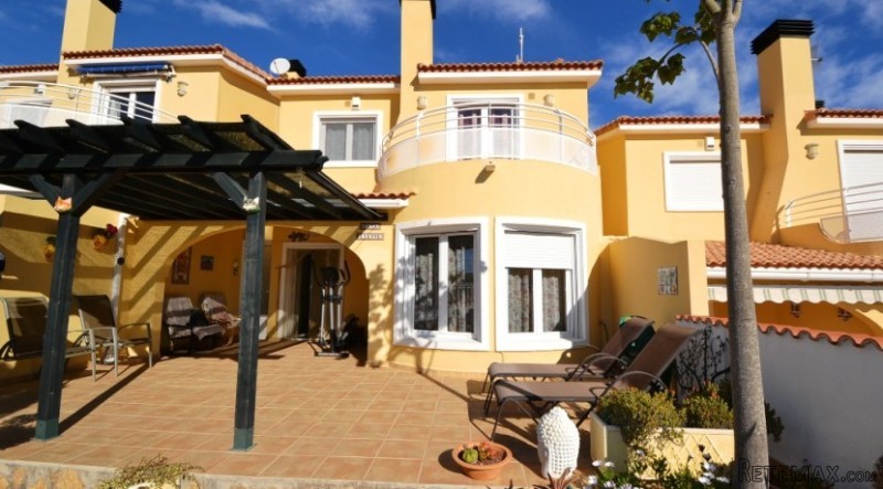 V1619 - Spacious 3 Bedroom, 2 Bathroom.. - 2