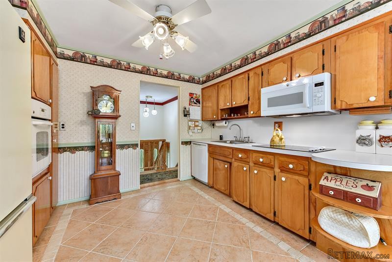 4 bedroom House For Sale: 39 Spruce.. - 2