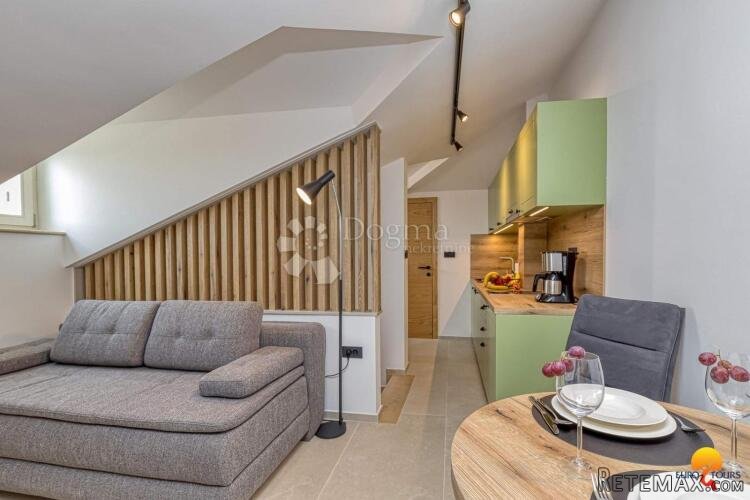 Očaravajuća apartmanska kuća u samom centru Vrsara