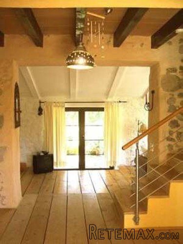 Exceptional property. Magnificent historical castle within.. - 2