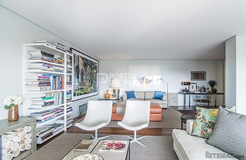 Awesome 4 Bedroom Duplex in Foz - 2