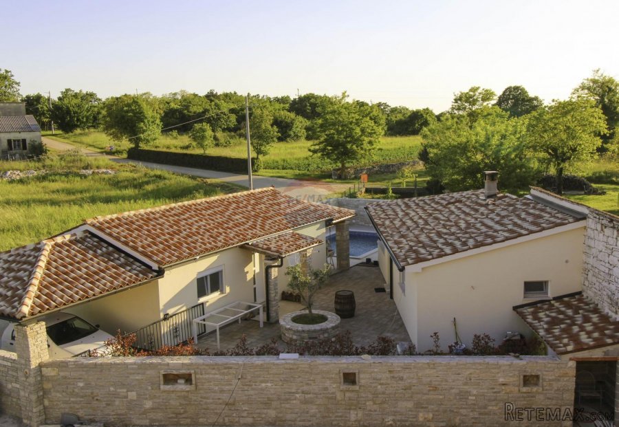 Istra, Žminj - tri kuće za odmor s dva bazena