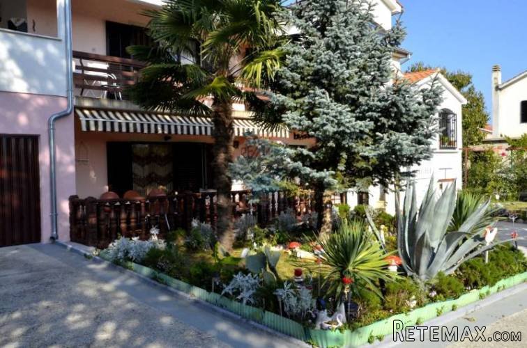 Obiteljska kuća sa dva velika stana - 3