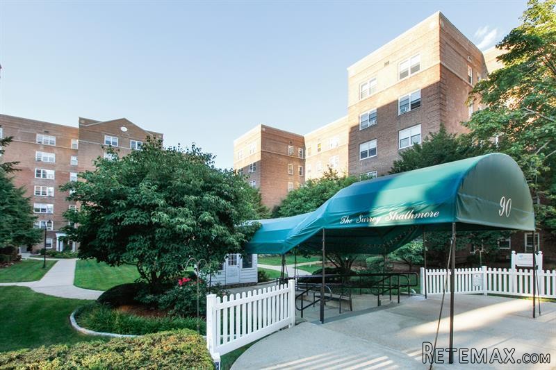 2 bedroom Commercial Property For Sale:..