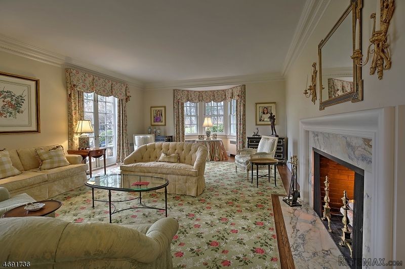 5 bedroom Detached House For Sale: 36.. - 2