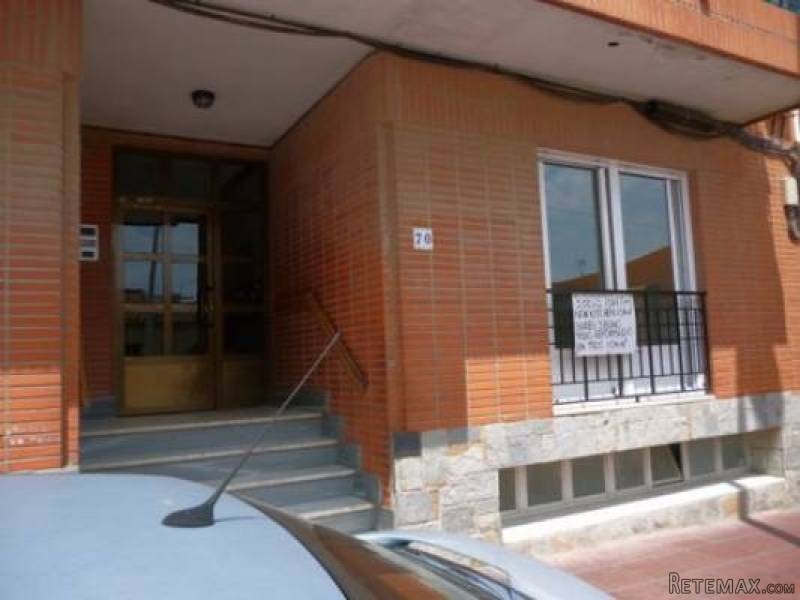 3 Bedroom 1 Bathroom Apartment In..