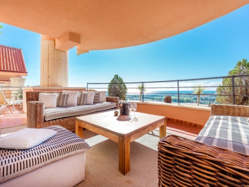 3 Bedroom Apartment For Sale Situated..