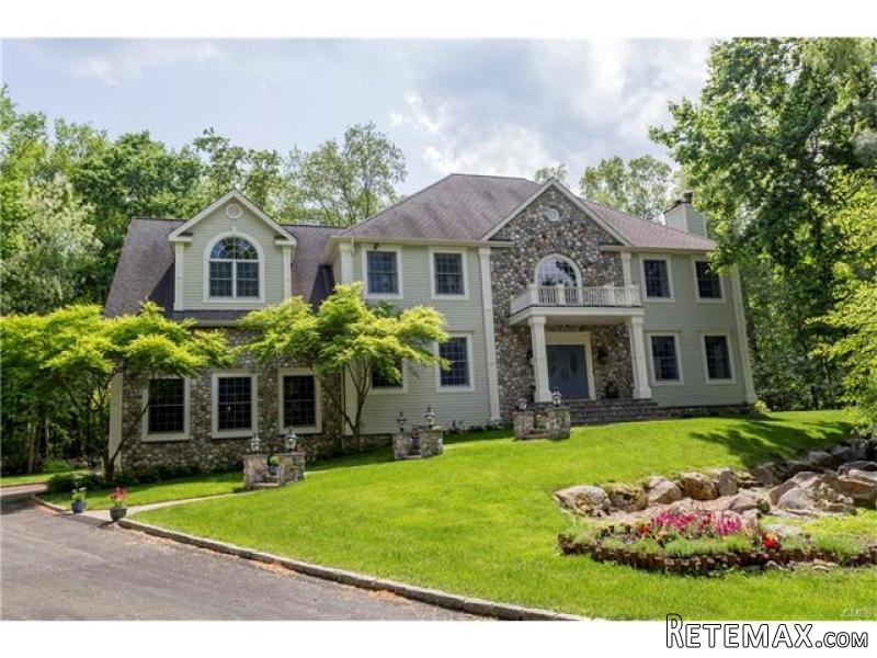 5 bedroom House For Sale: 54 BUD LANE..