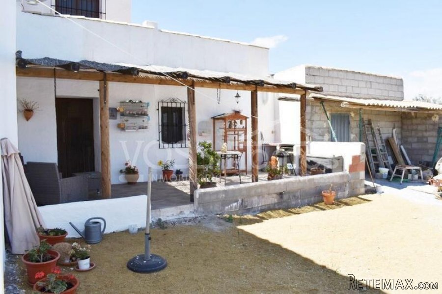 A lovingly and quality renovated edge of village house of.. - 6