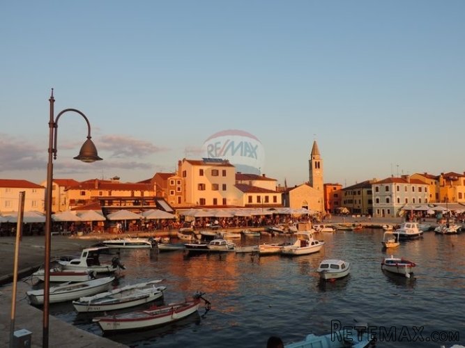 DVOETAŽNI STAN S POGLEDOM U CENTRU FAŽANE, 100 M OD PLAŽE - 2