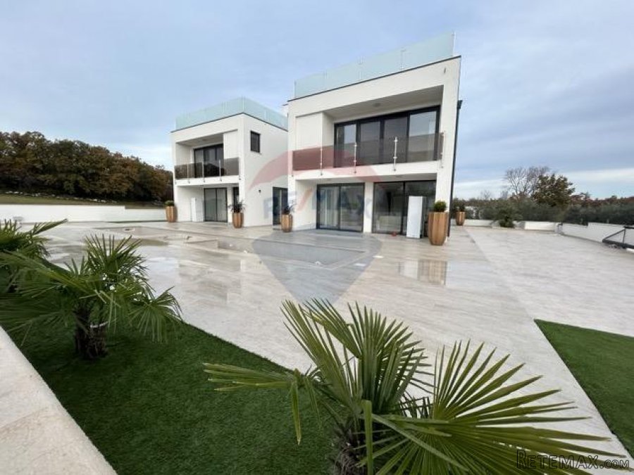 Poreč, moderna vila sa bazenom 2 km od Poreča