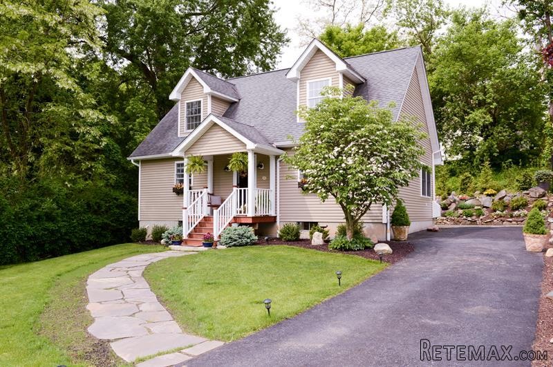 2 bedroom House For Sale: 365 Sprout..