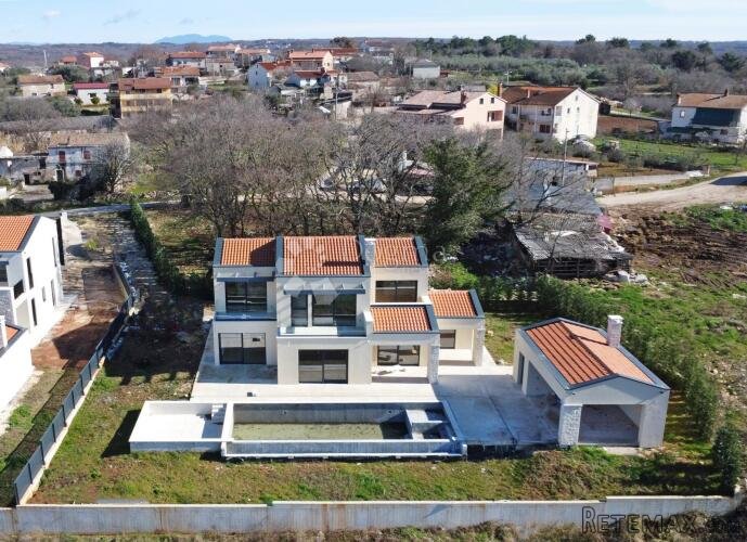 LUKSUZNA VILA S INFINITY BAZENOM I PANORAMSKIM POGLEDOM NA M