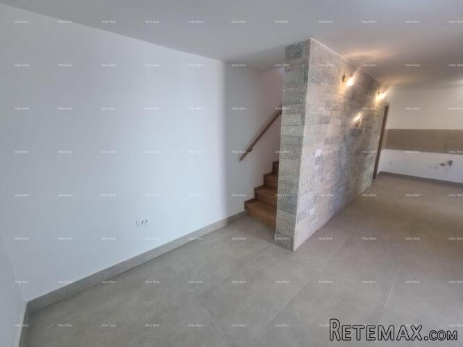 Prodaje se renovirana kuća, Barban - 2