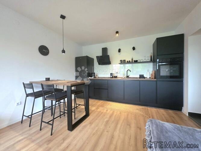 PRODAJA, Stan, Karlovac, NKP 51 m2, Kompletno novouređen, No - 3
