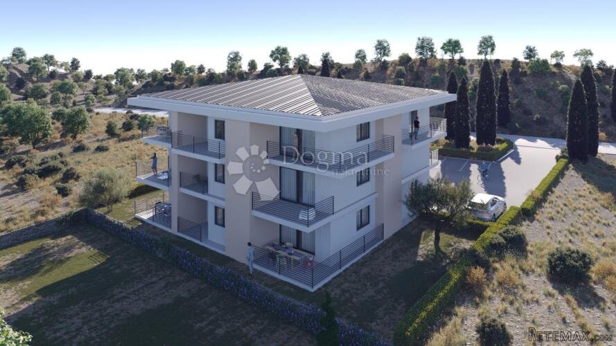 KAŠTEL, NOVOGRADNJA SA LIFTOM