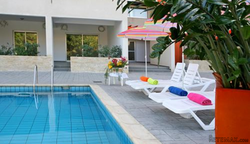 Modern One bed furnished ground floor..