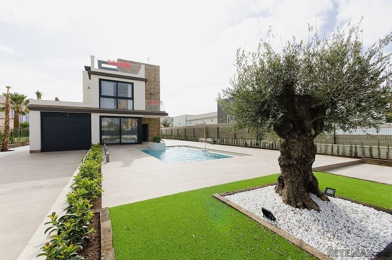 4 Bedrooms - Villa - Spain - For Sale