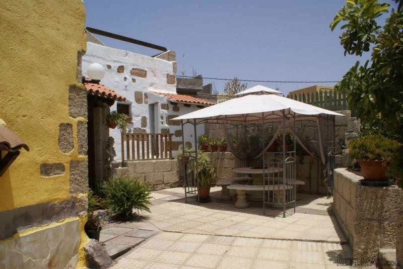 Country House For Sale in Granadilla..