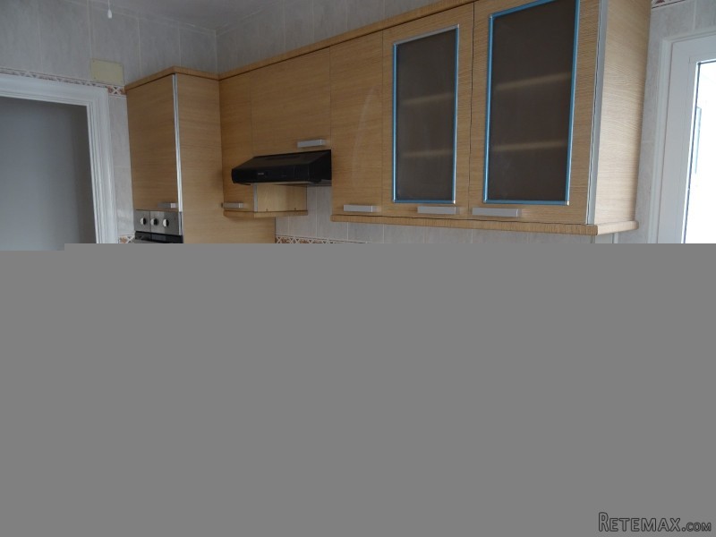 3 bedroom, 1 bathroom Apartment, (build..
