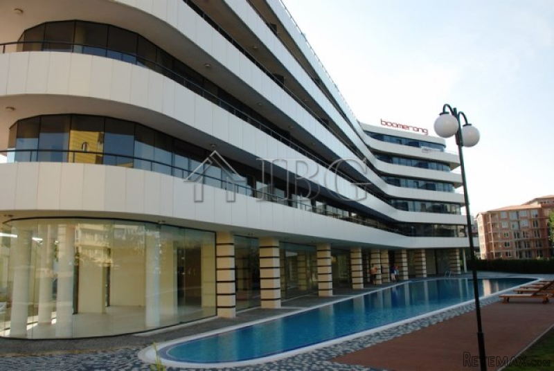 Resale of a Studio with POOL views in..