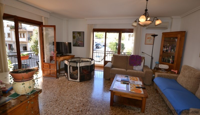 V1482 - Spacious 3 Bed, 2 Bath..