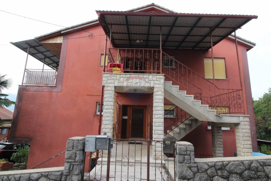 MATULJI- kuća sa 4 stana i velikom okućnicom - 3