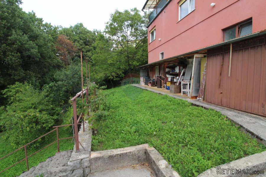 MATULJI- kuća sa 4 stana i velikom okućnicom - 4