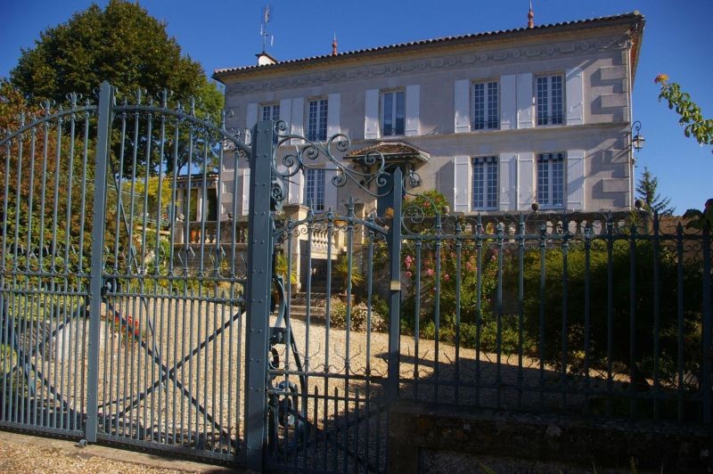 Stone House With Pool, Studio And Gite