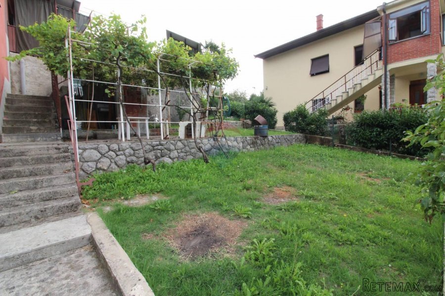 MATULJI- kuća sa 4 stana i velikom okućnicom - 5