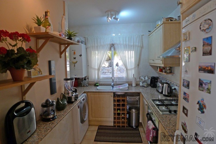 This well-presented three bedroom, two bathroom property is.. - 6