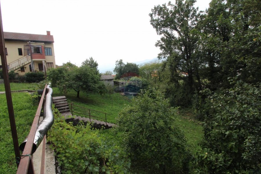 MATULJI- kuća sa 4 stana i velikom okućnicom - 7