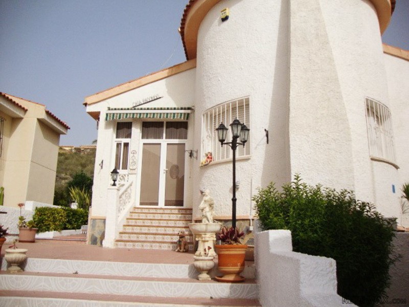 2 Bedrooms - Villa - Alicante - For Sale