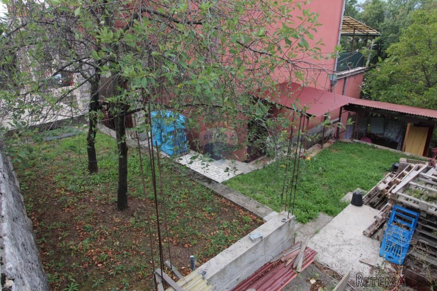 MATULJI- kuća sa 4 stana i velikom okućnicom - 8