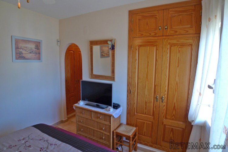 This well-presented three bedroom, two bathroom property is.. - 8