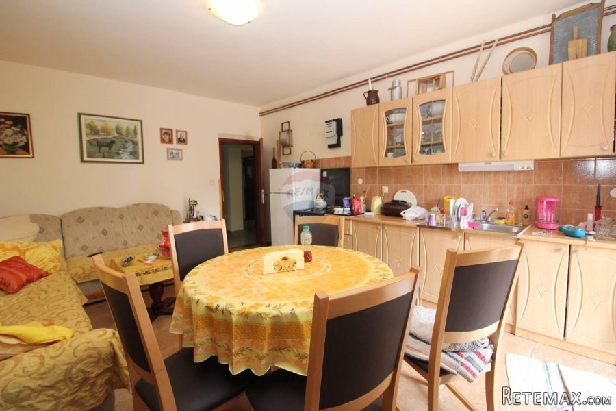 MATULJI- kuća sa 4 stana i velikom okućnicom - 9
