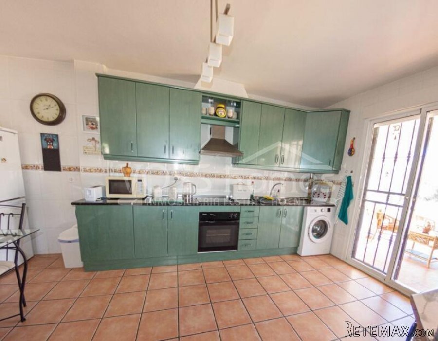 OPEN TO OFFERS - NEW LISTING TO VOSS HOMES - A spacious 3.. - 11