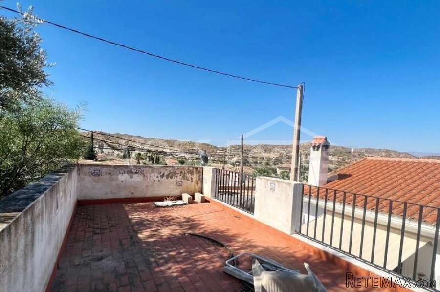 A very unusual 3 bed, 2 bath villa ot 133m2 with a mixture.. - 13