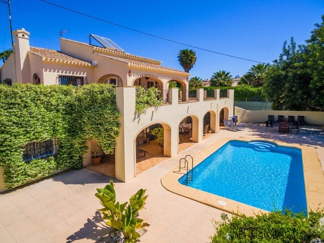This 6 bedroom finca sits on a gently sloped plot in the.. - 3
