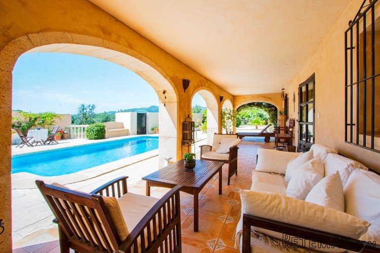 This 6 bedroom finca sits on a gently sloped plot in the.. - 4